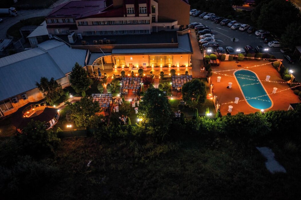 HOTEL CRAIOVITA 2/50