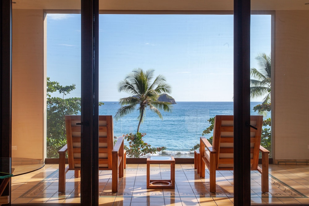 Arenas del Mar Beachfront & Rainforest Resort 33/75