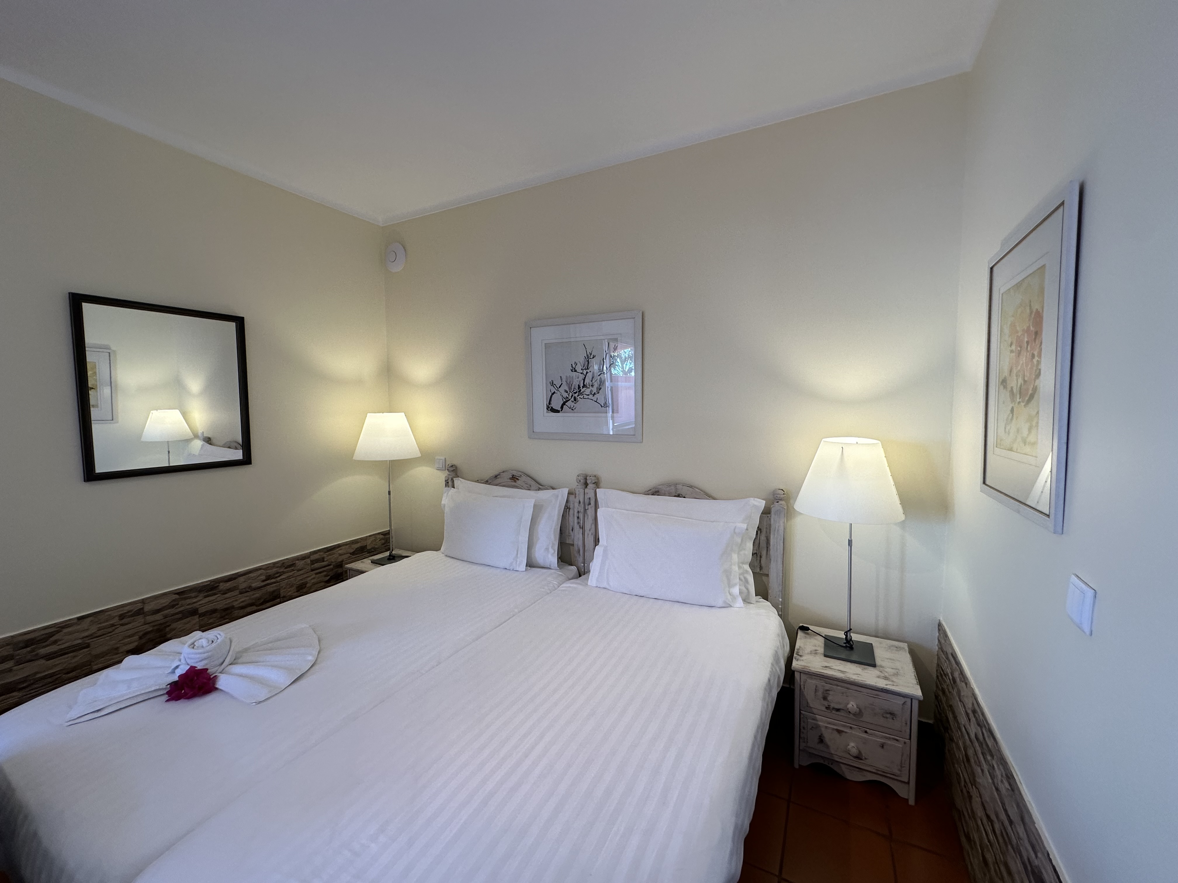 Room, Twin Beds, Partial Sea View
