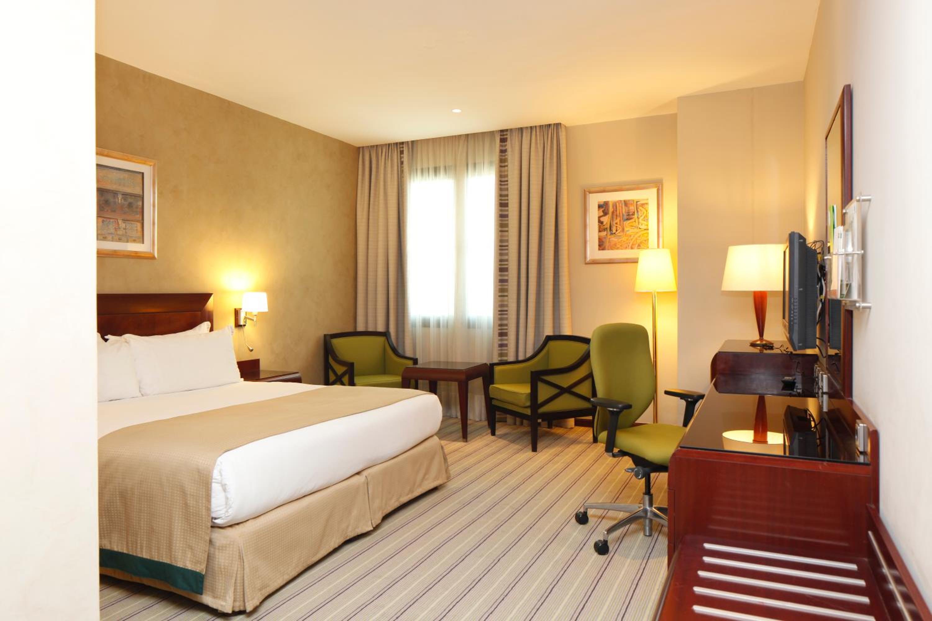 غرفة بسرير كينج بإطلالة على المدينة للمدخنين، هوليداي إن - العليا(Holiday Inn Olaya) 3/8