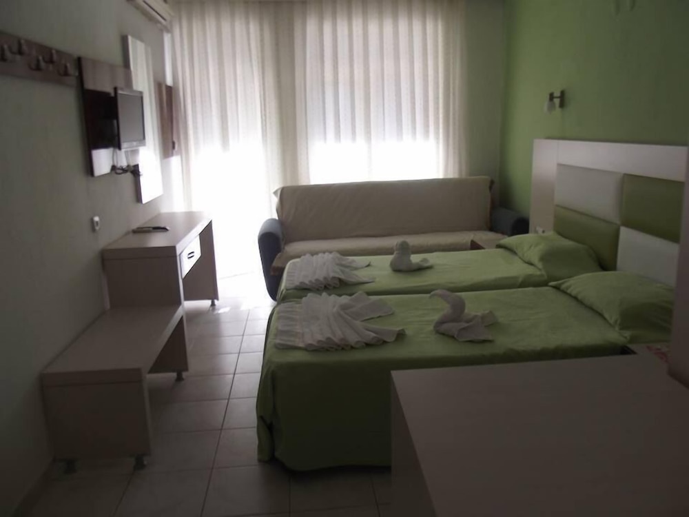 Derya Motel 18/36