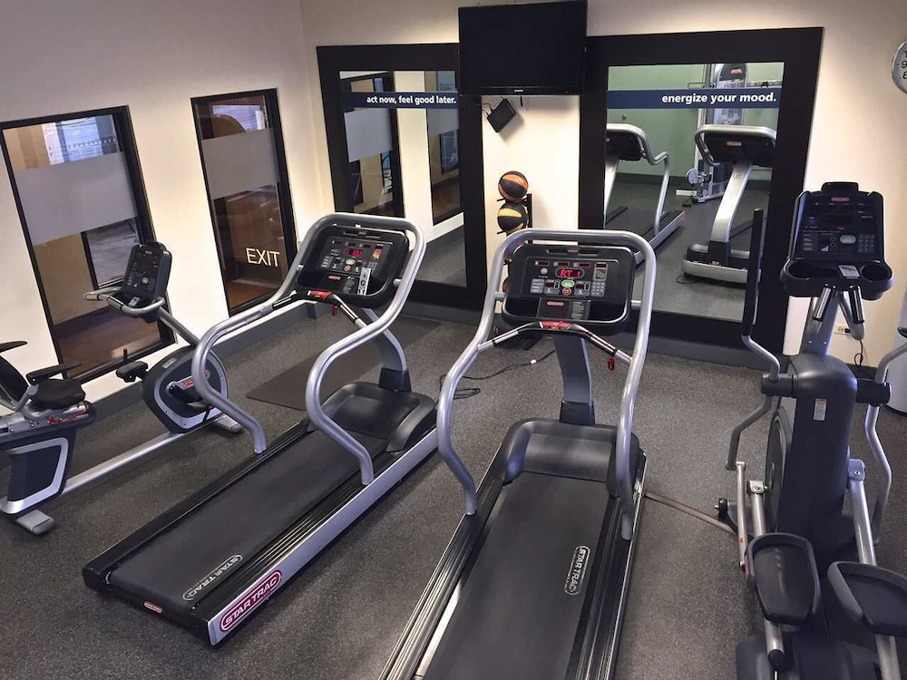 Hampton Inn Suites Bolingbrook 21/48