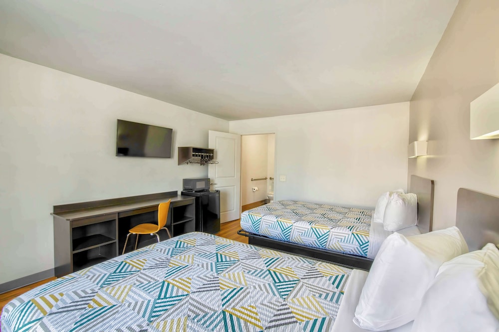 Motel6 Conyers, GA 30/50
