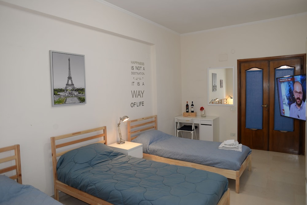 Room-emilio Home Triple Room in our Cozy 16/35