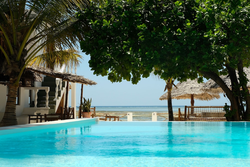 Makuti Beach Bungalows 2/65