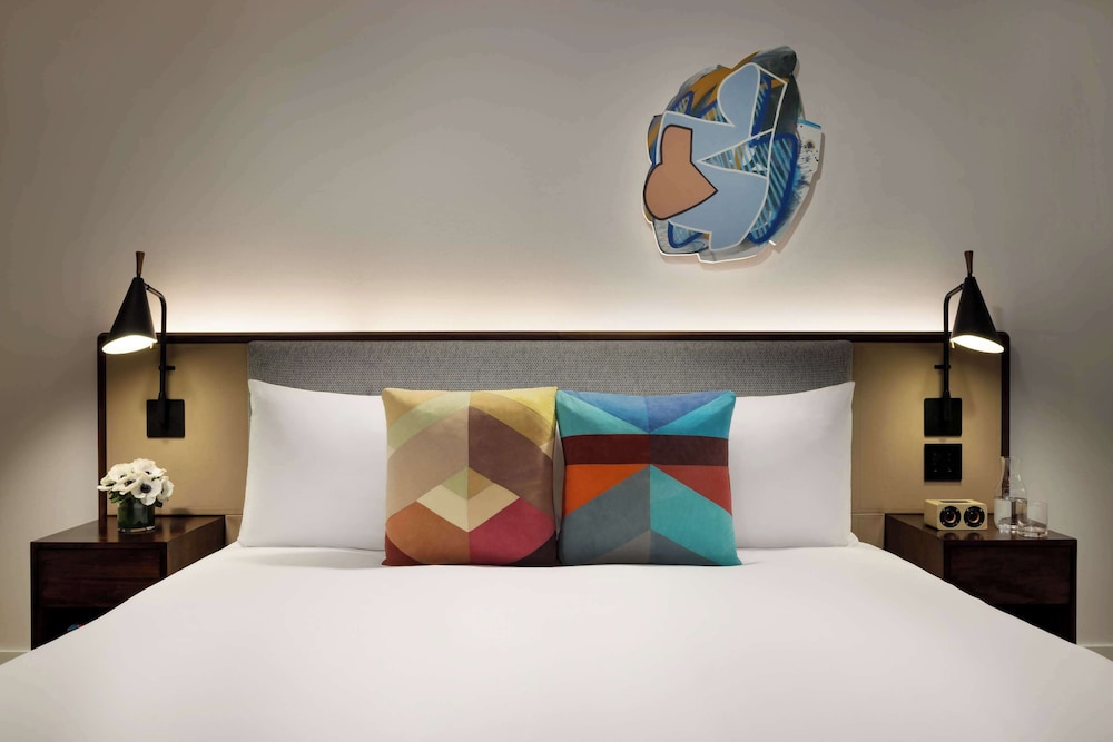 DELUXE, SUITE, KING BED, SOFA