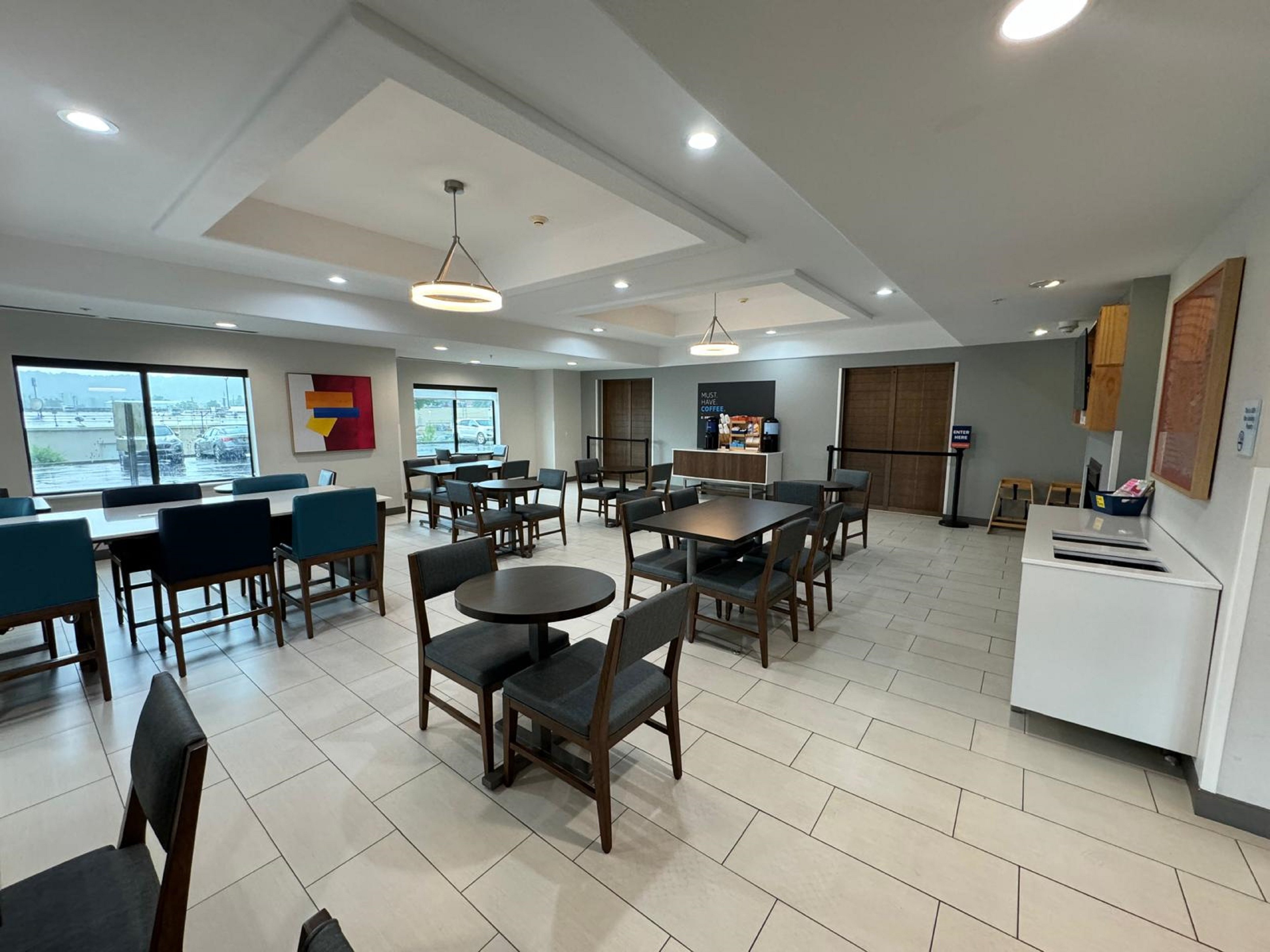 Holiday Inn Express Hotel & Suites Ripley 55/68