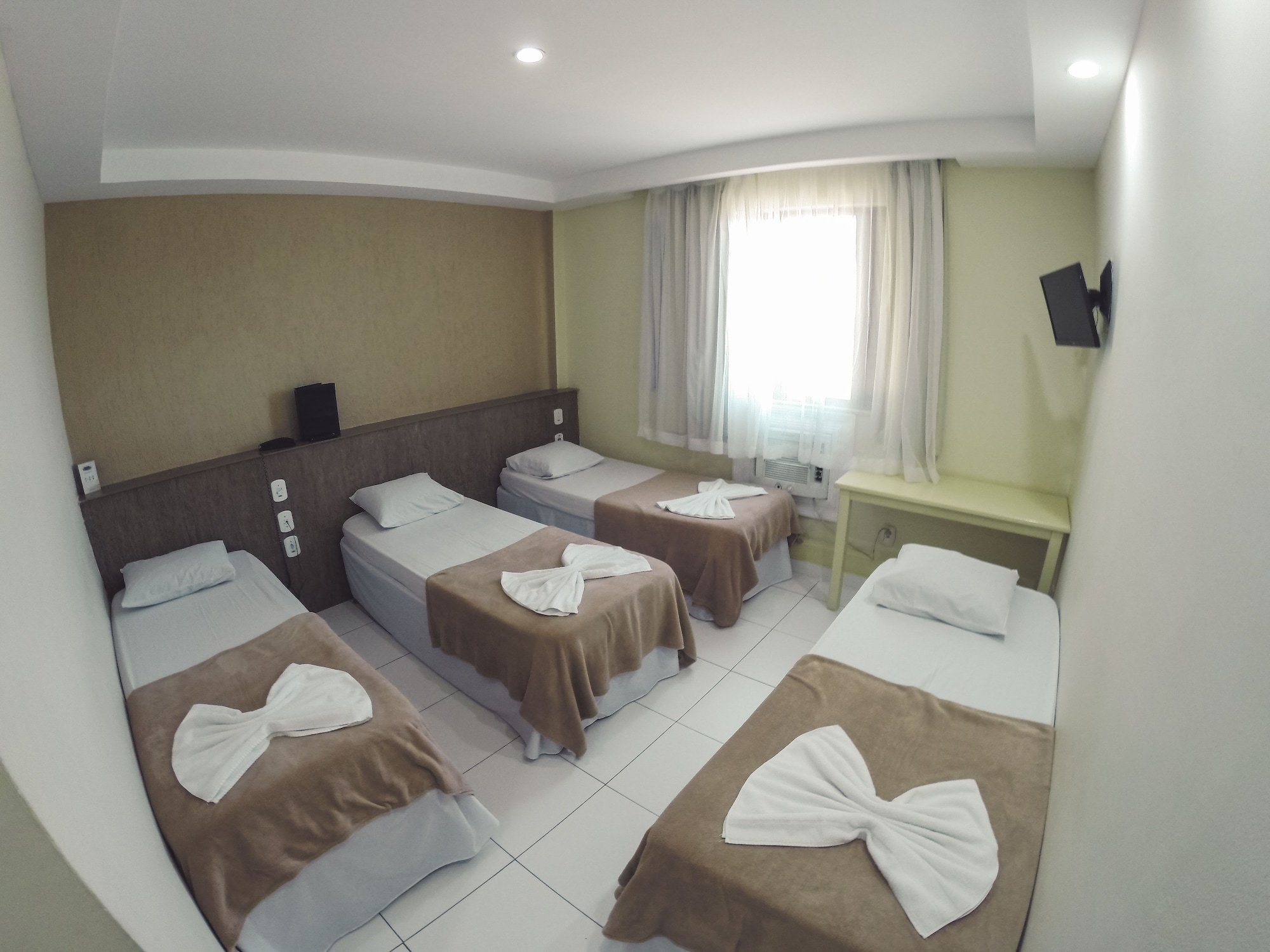 ROOM, DOUBLE BED