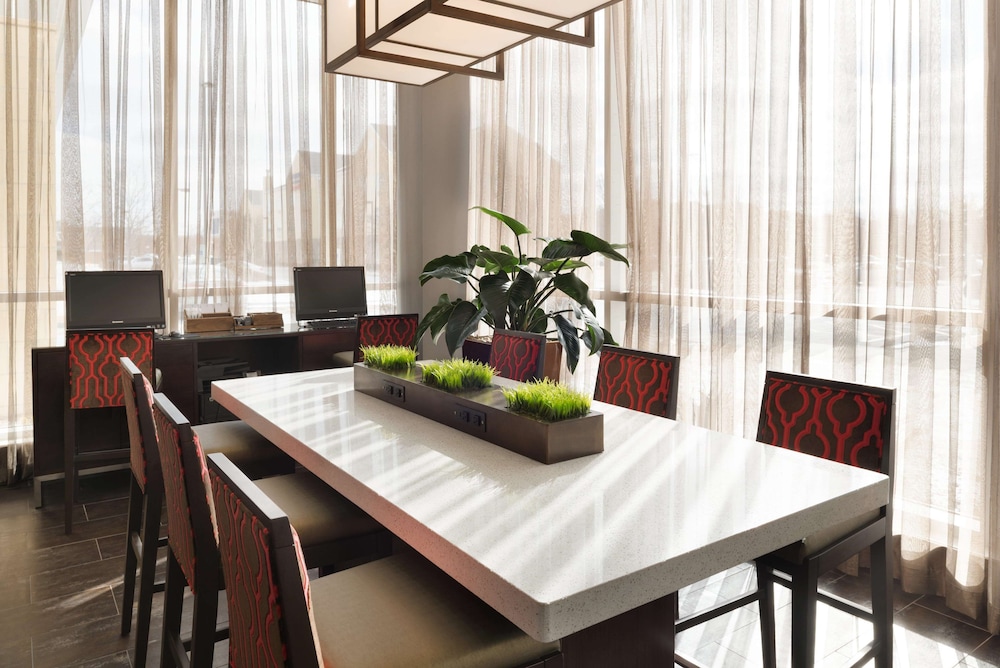 Embassy Suites By Hilton Chicago-Naperville 40/53