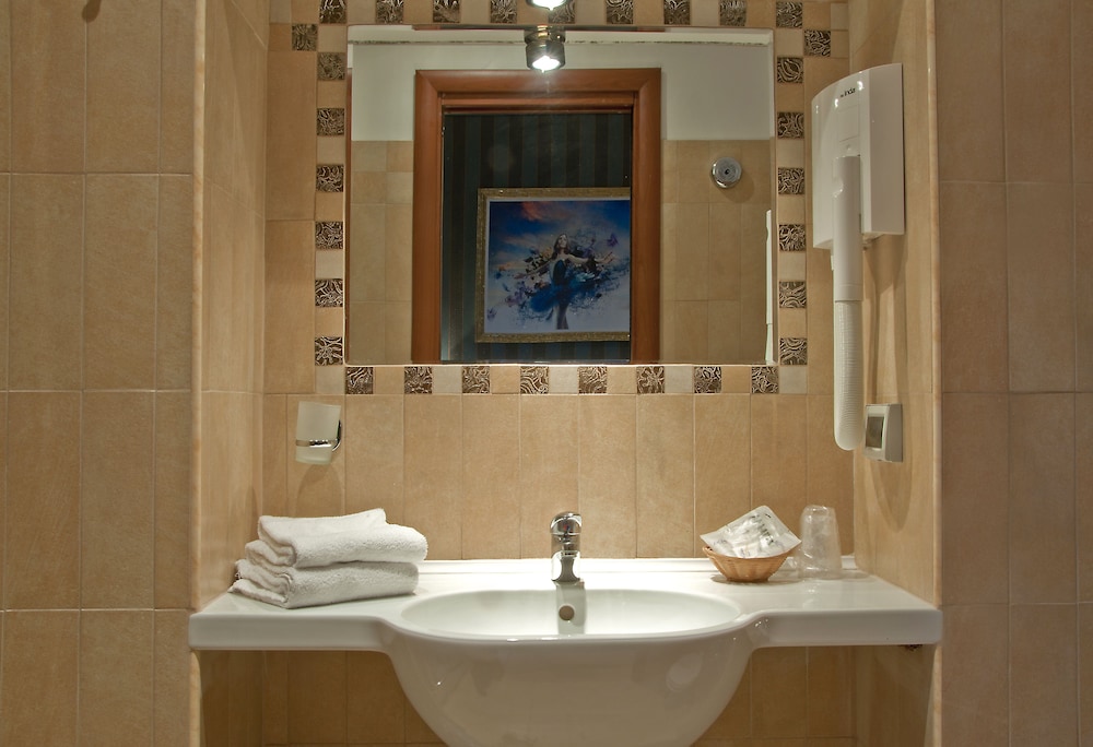 Hotel Lirico Roma 39/63
