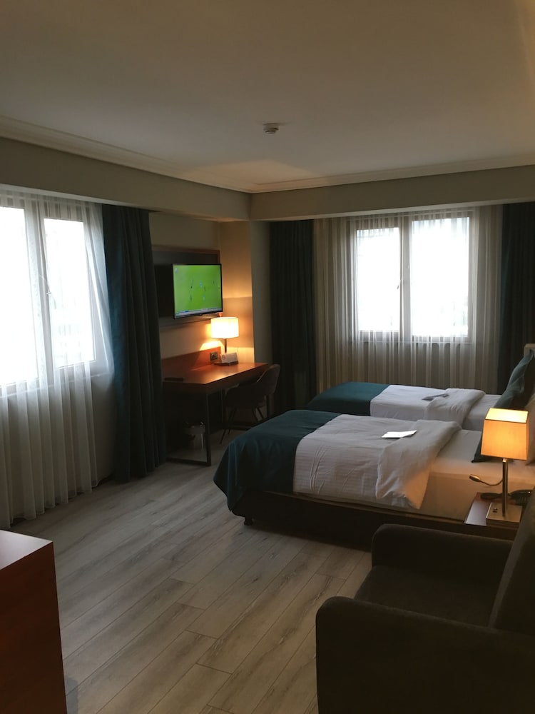 Grand Vaves Hotel 34/58