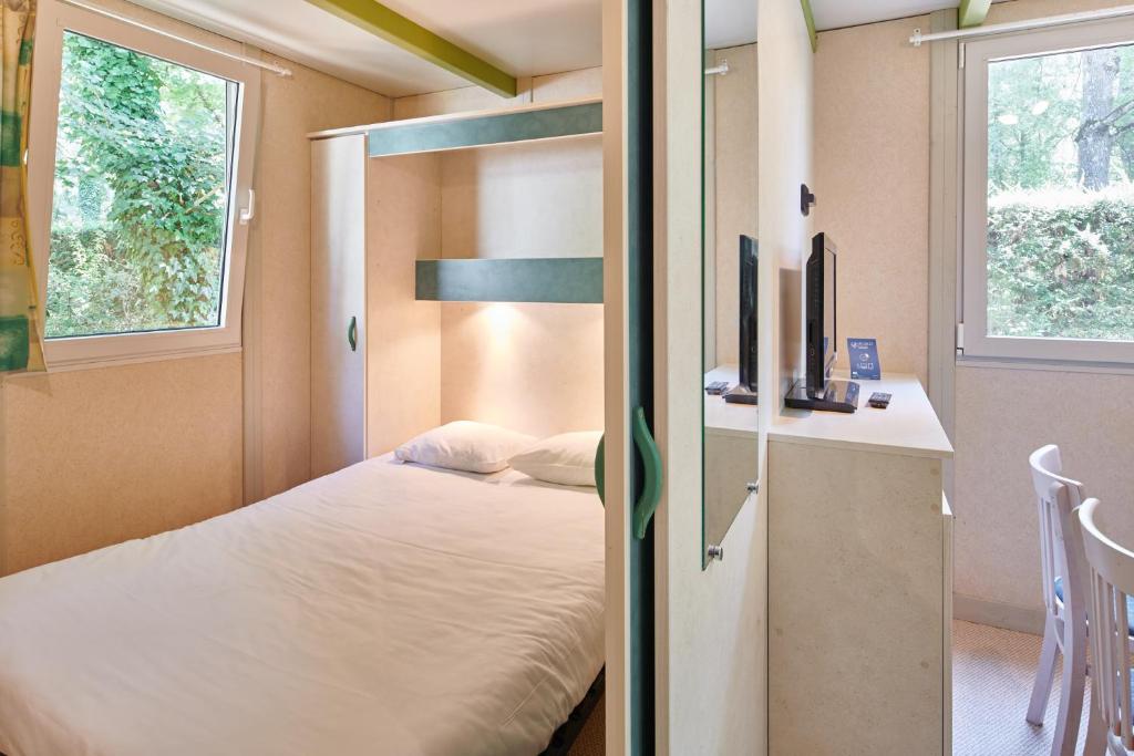 Mobile Home, Standard