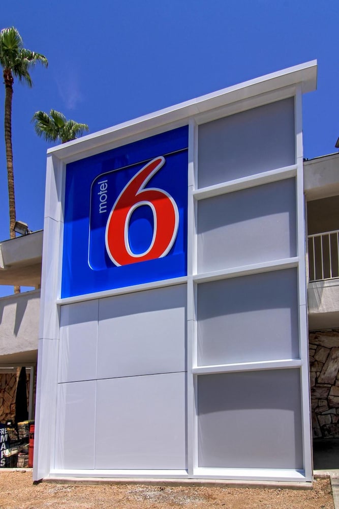 Motel6 Scottsdale, AZ - Old town Scottsdale/Fashion Square 11/40