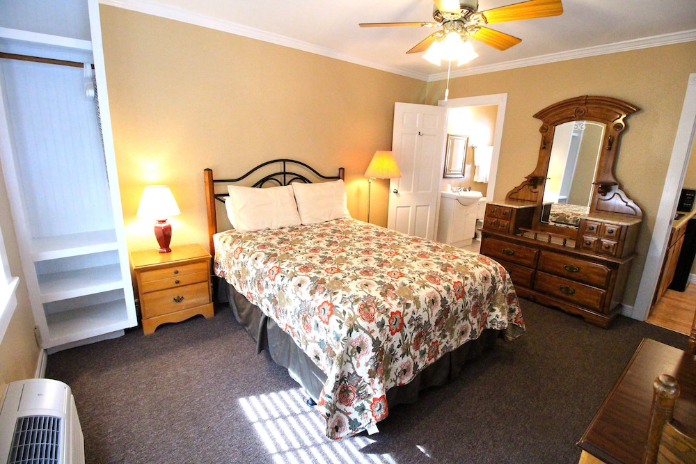 Peach Tree Inn & Suites 9/67