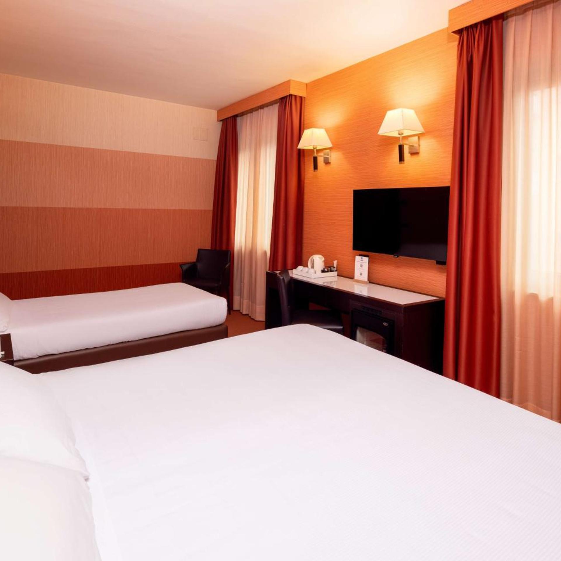 غرفة ثلاثية بسرير كينج وسرير فردي، Best Western Gorizia Palace Hotel 2/8