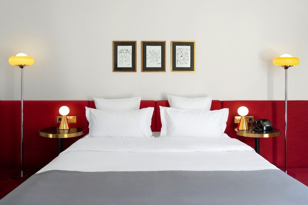 Castor and Pollux Hotel 19/69