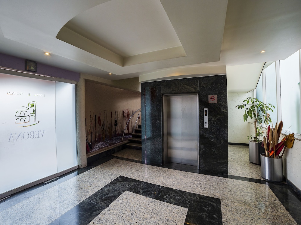 Capital O Hotel Verona 3/48