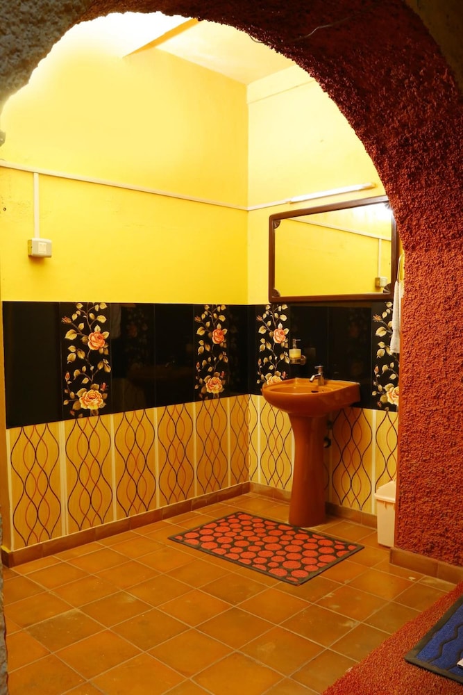 CHIRAMEL RESIDENCY FORTKOCHI 25/54