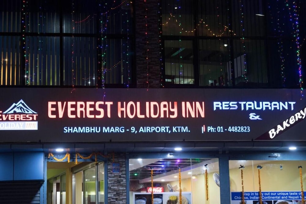 Everest Holiday Inn 5/28