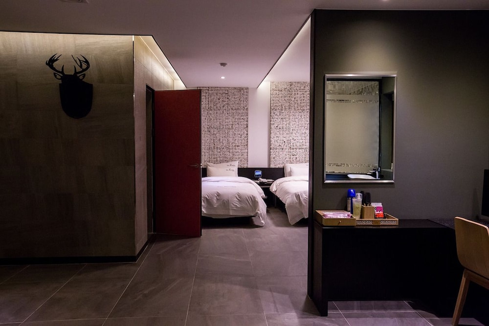 The Zenith Hotel 28/60