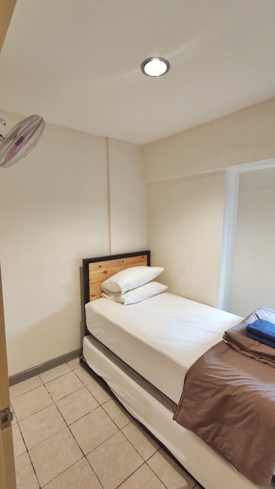 3 BEDROOMS, APARTMENT, CITY VIEW, KITCHENETTE