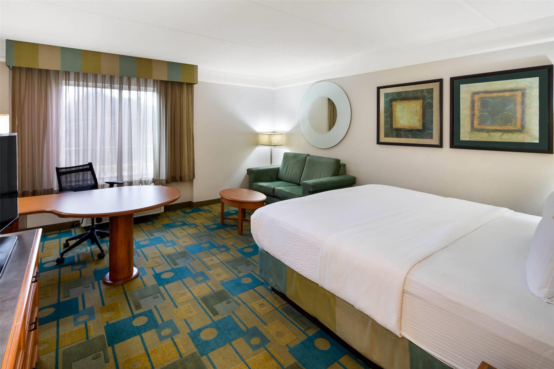 La Quinta Inn and Suites by Wyndham Greenville Haywood 20/68
