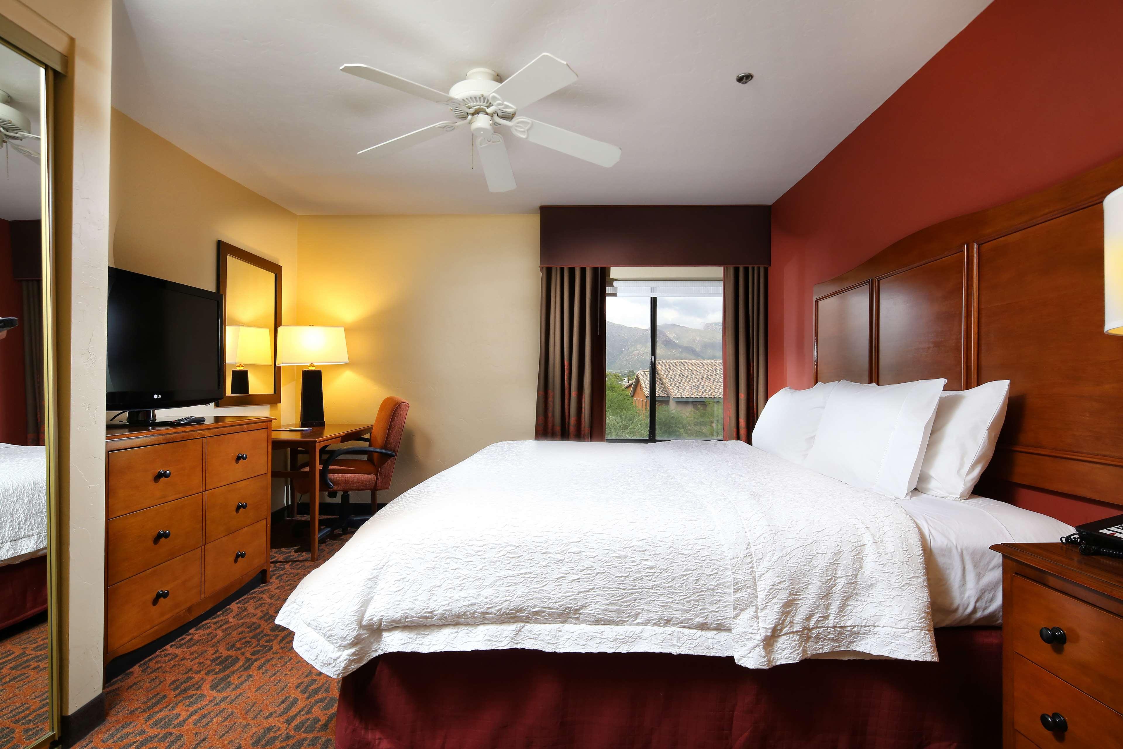 SUITE, KING BED, POOL VIEW, ACCESSIBLE