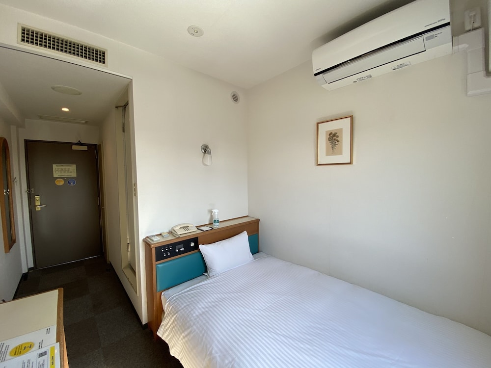 SEMI ROOM, SEMI DOUBLE BED