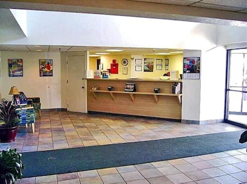 Motel6 Albany, NY 7/60