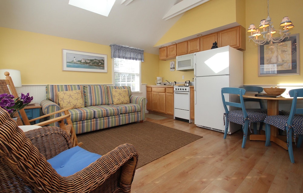 Colonial Acres Resort 28/53