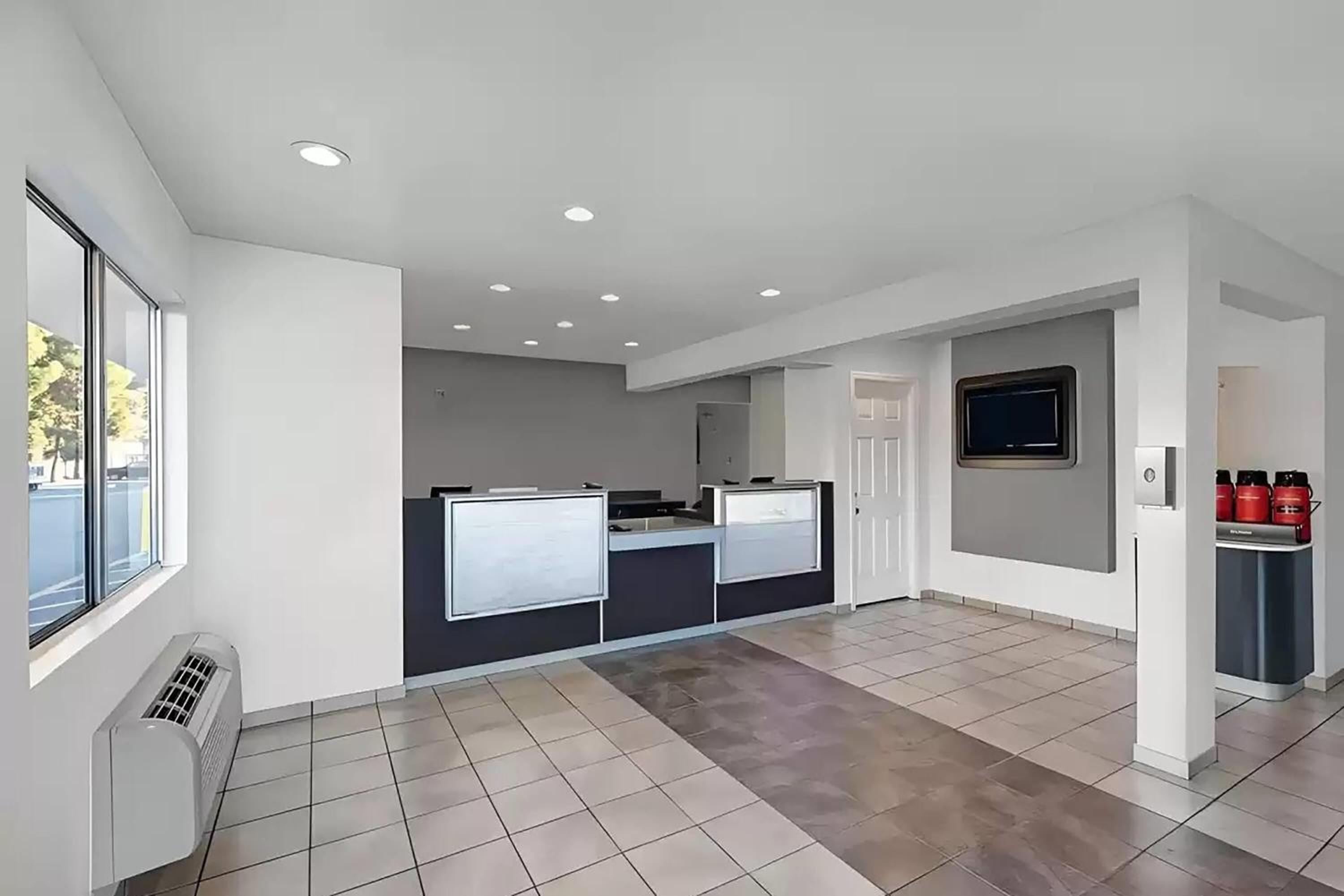 Super 8 by Wyndham San Jose 4/17