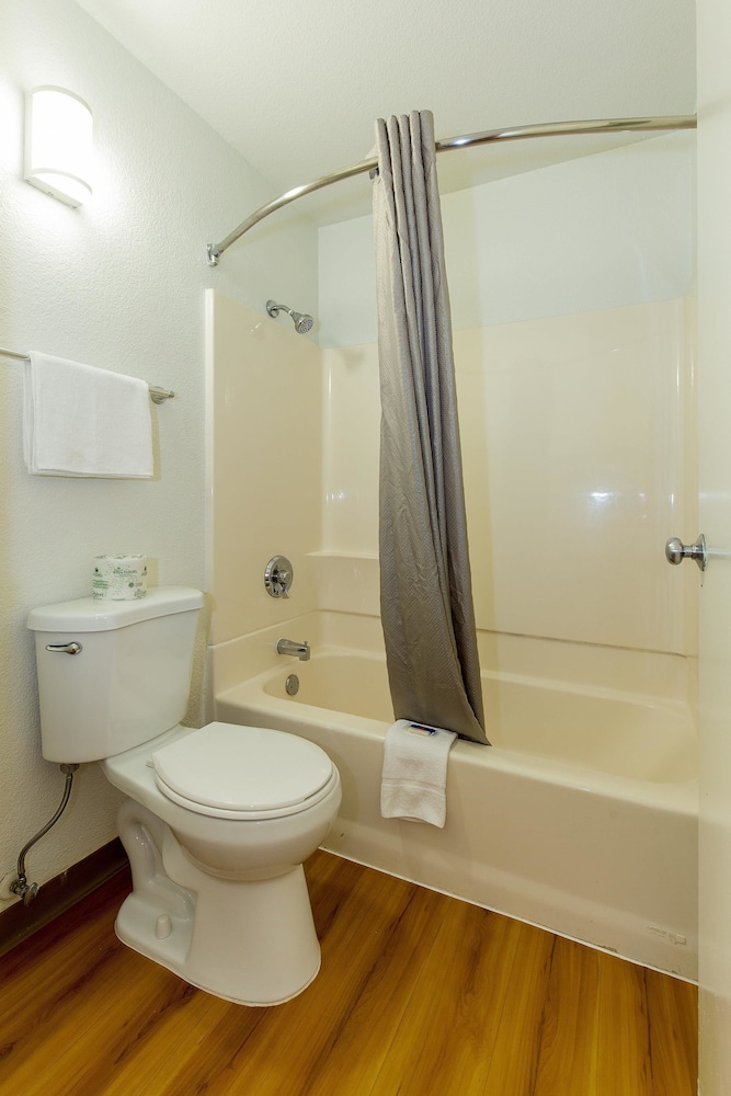 Motel6 Hayward, CA – Silicon Valley Gateway 54/61