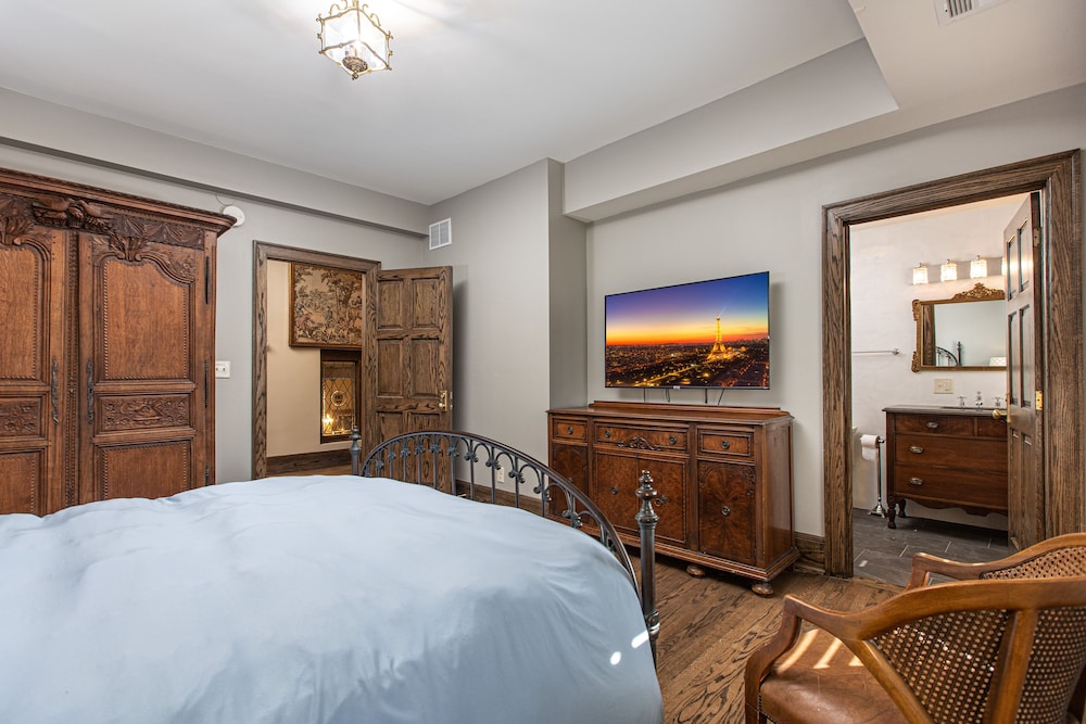 Frederick Stearns House Historic Inn 18/50