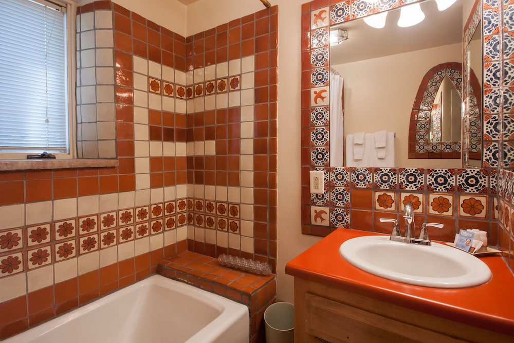 Pueblo Bonito Bed And Breakfast Inn 68/70