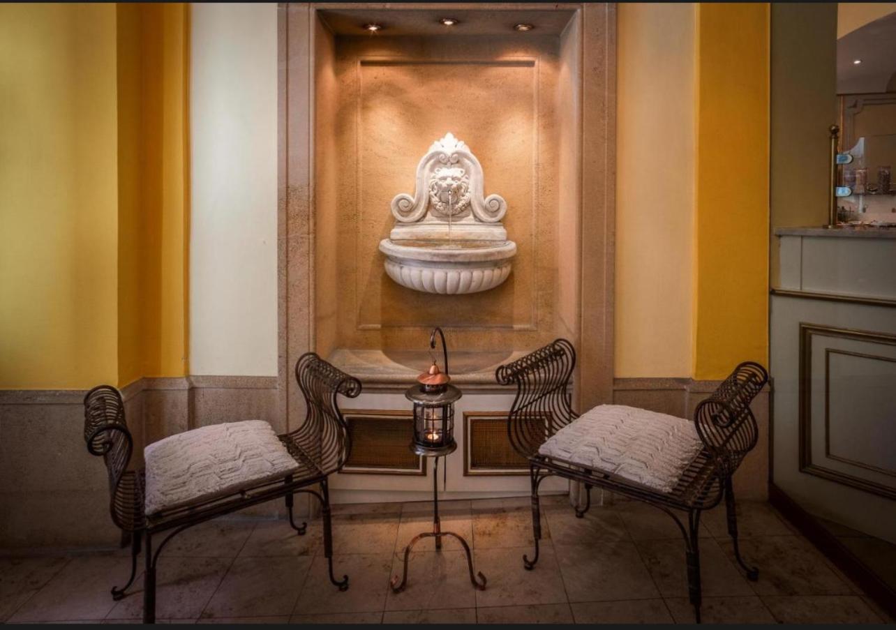 Hotel Pension De Lux 14/19
