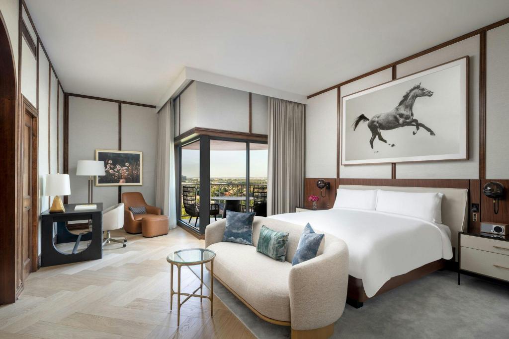 Presidential, Suite, King Bed, Golf Course View, Balcony, Club Lounge Access