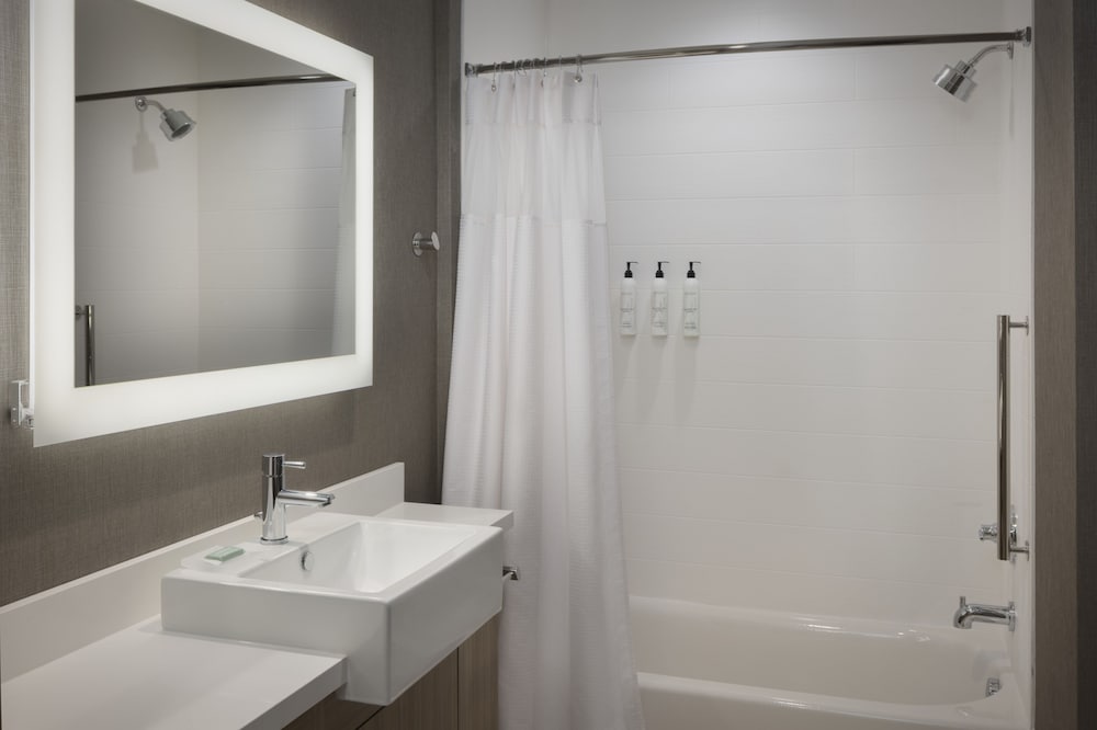 SpringHill Suites Fargo 34/42