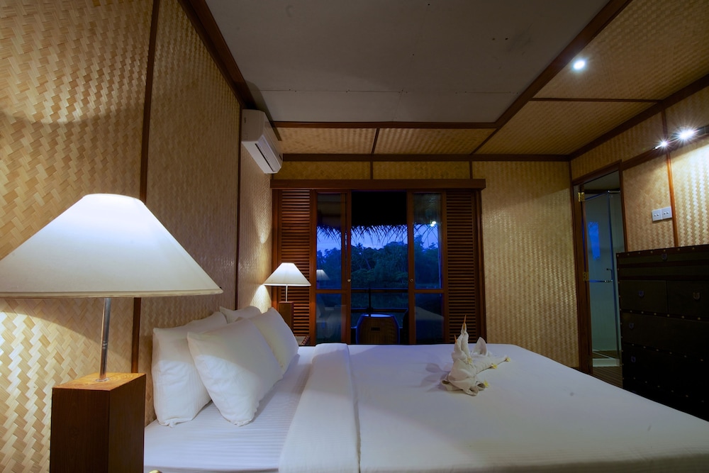 Yathra Houseboat By Jetwing 8/27