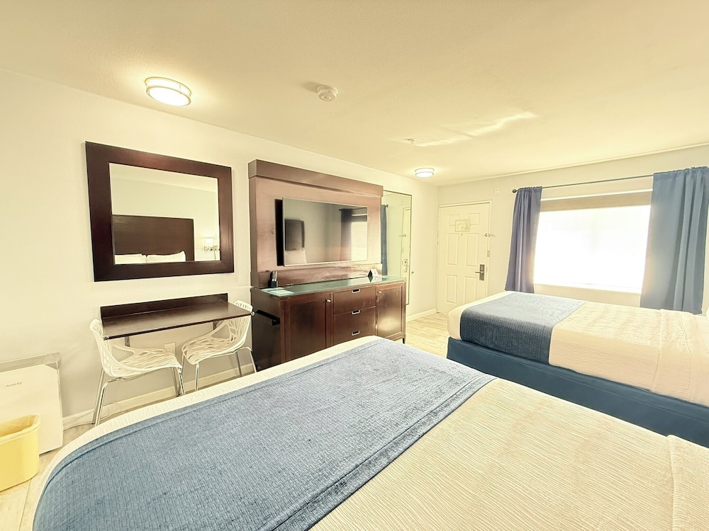 Lantern Inn & Suites 33/63