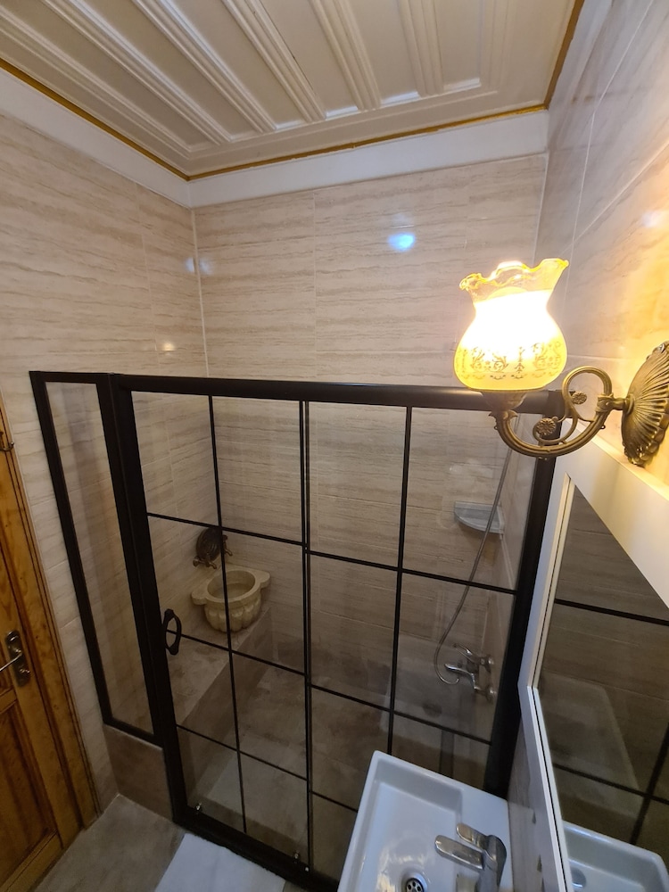 W. House Kadikoy 44/60
