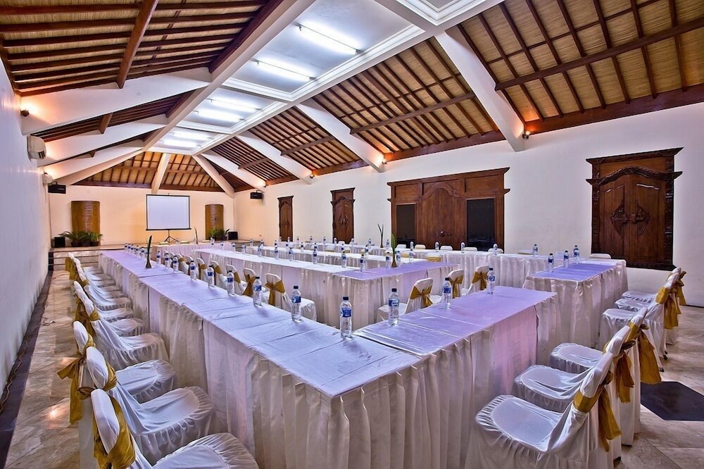 Mirah Hotel 29/31