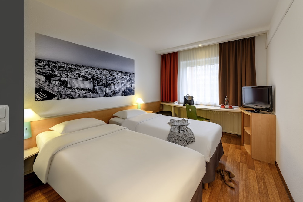 IBIS HANNOVER MEDICAL PARK 17/64