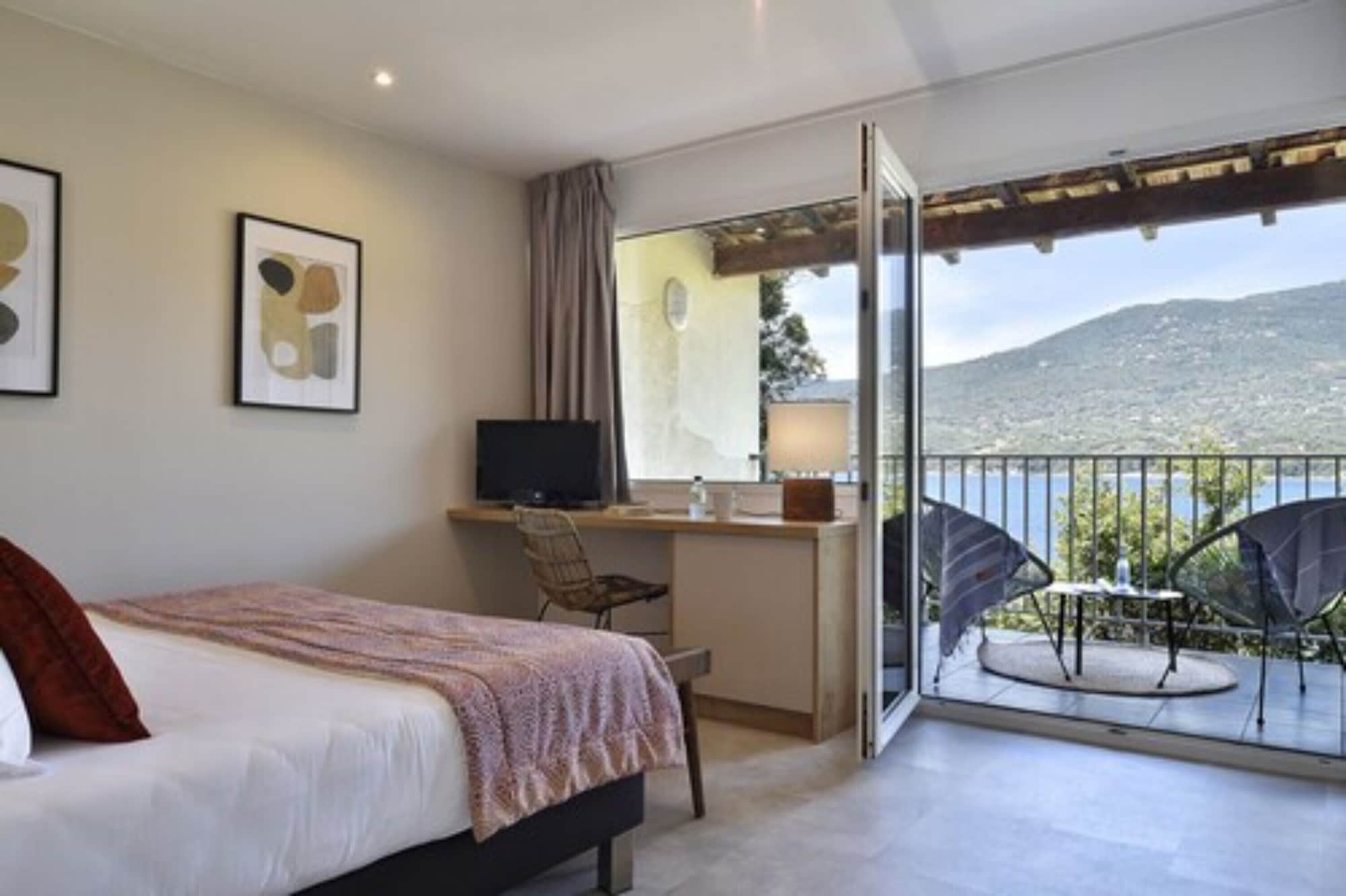 Premium, Queen Bed, Sea View