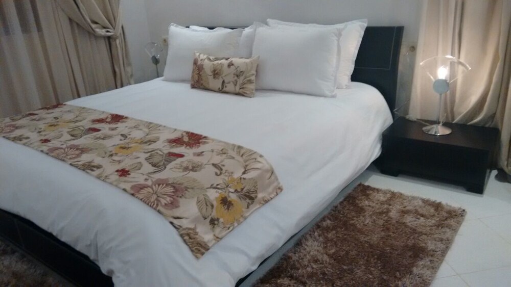 Hospitality Inn 6/52