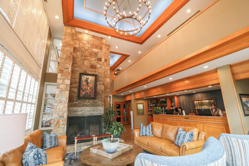 The Greystone Lodge on the River 9/50