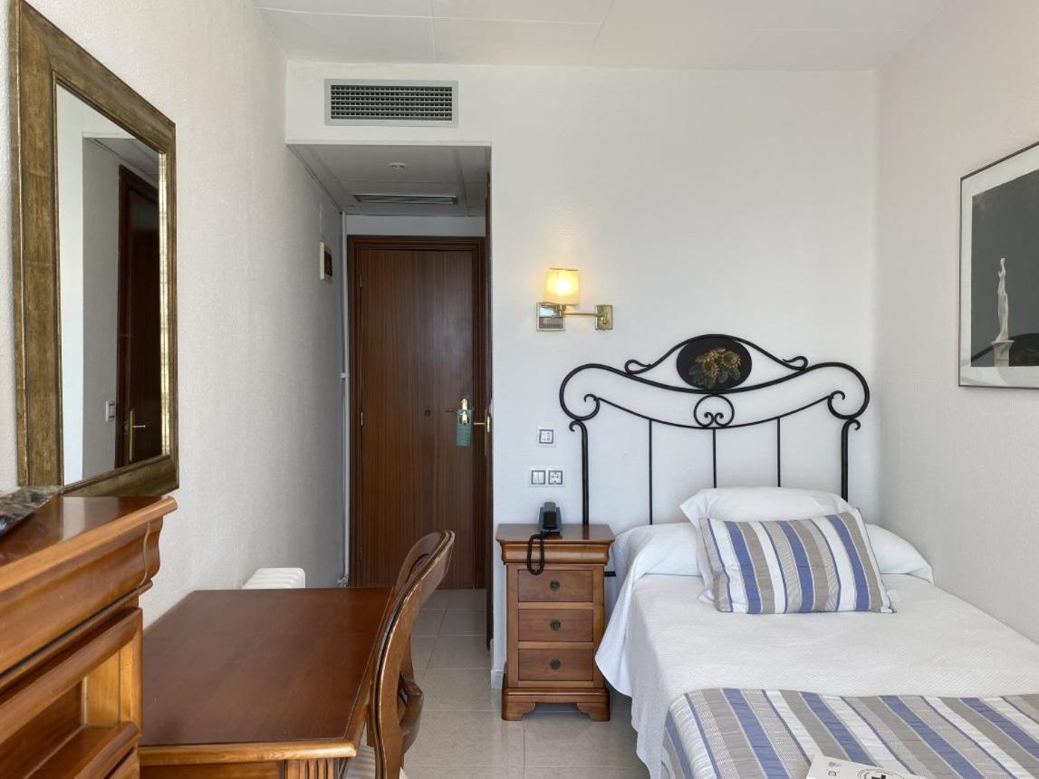 غرفة مفردة، Costa Brava 3/6