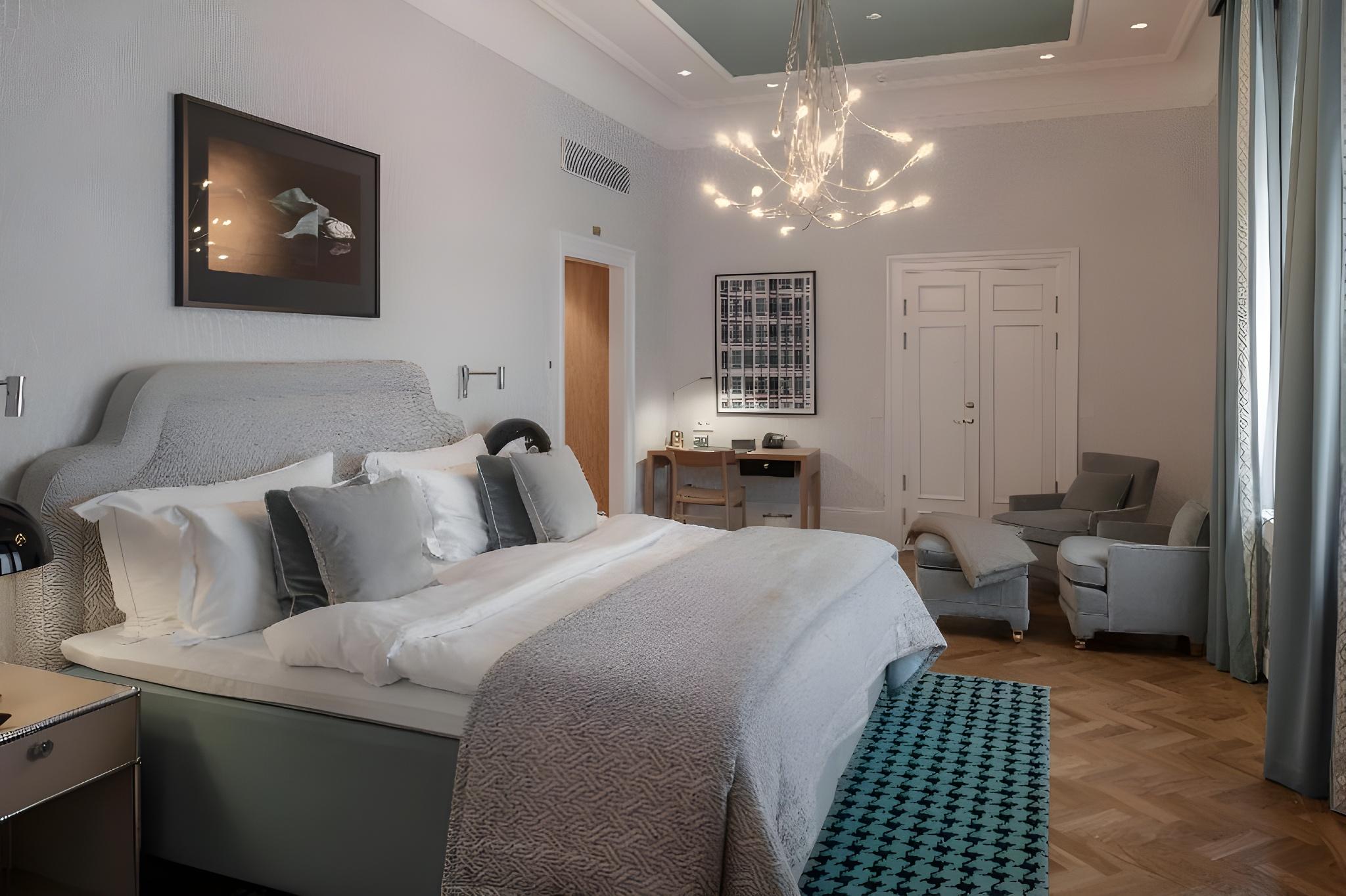 Deluxe, Queen Bed