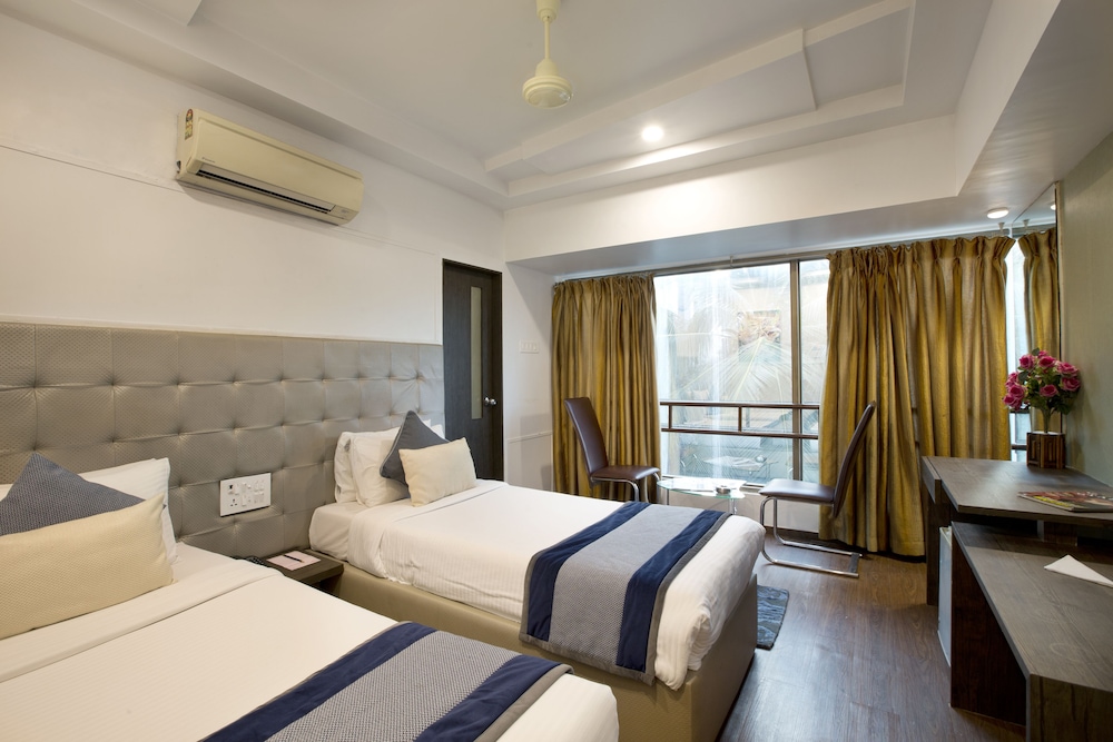 Oyo Premium 091 Vile Parle East 19/50
