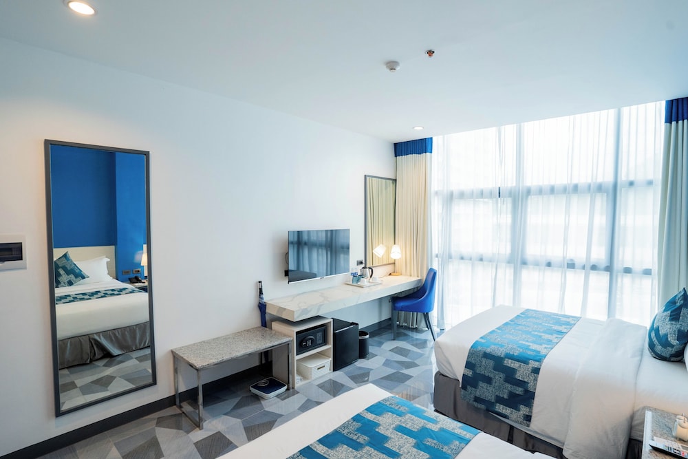Stacia Hotel 32/48