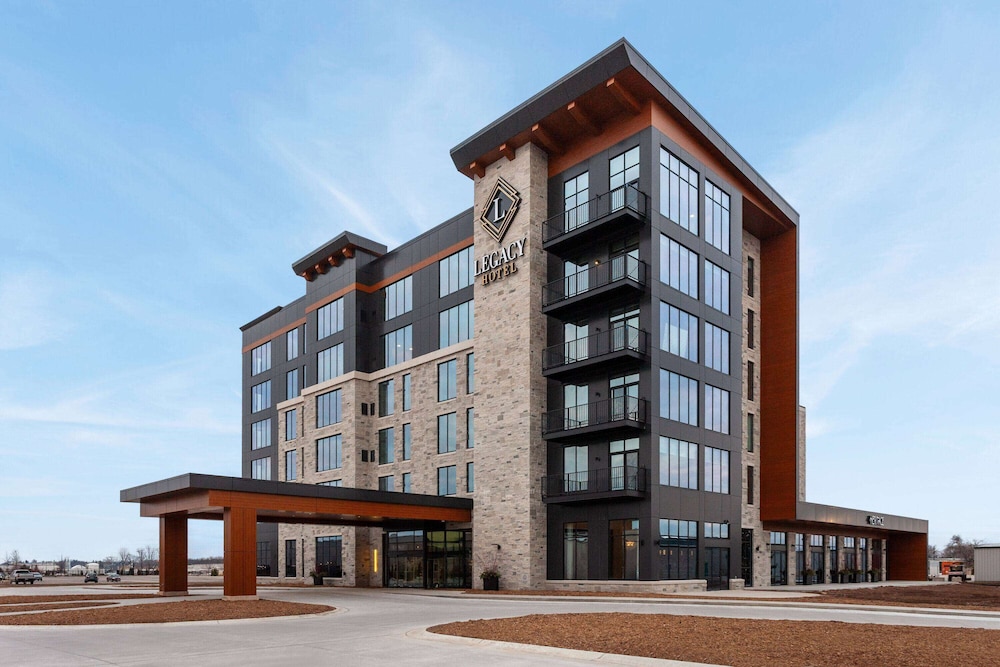 Legacy Hotel Trademark Collection by Wyndham 5/40